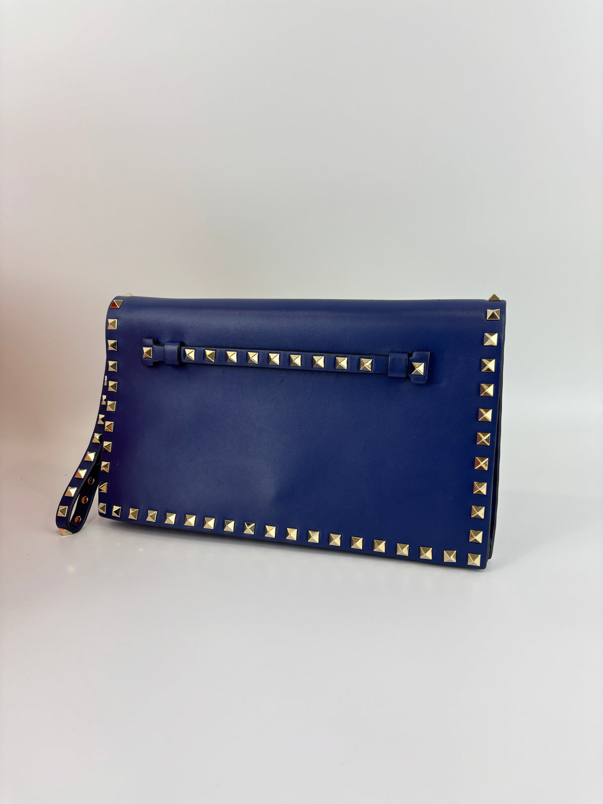 Valentino Garavani Rockstud Clutch in Navy - Glampot