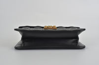 Beg Flap Penagih dengan Rantai Gelongsor dalam Kulit Domba Hitam &amp; Rantai Emas