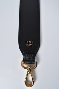 Fendi 中号 Kan U 黑色皮包