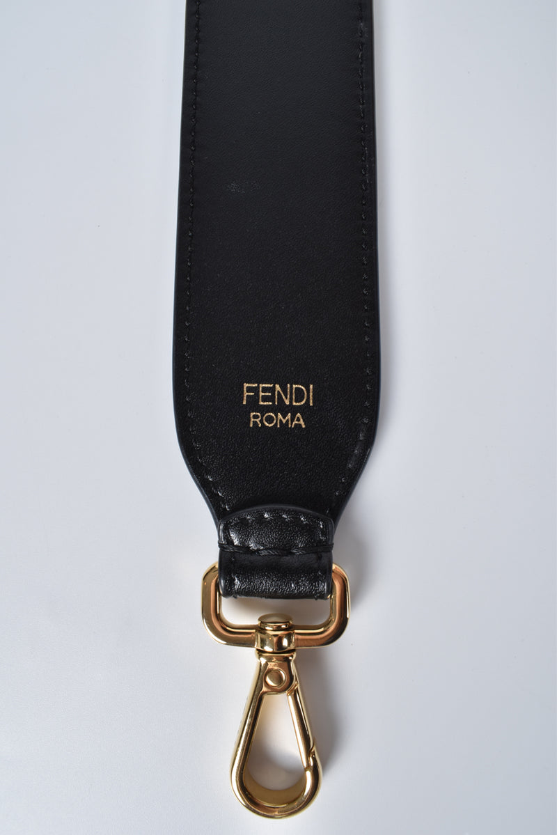 Fendi 中号 Kan U 黑色皮包