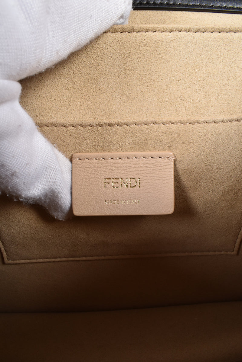 Fendi 中号 Kan U 黑色皮包